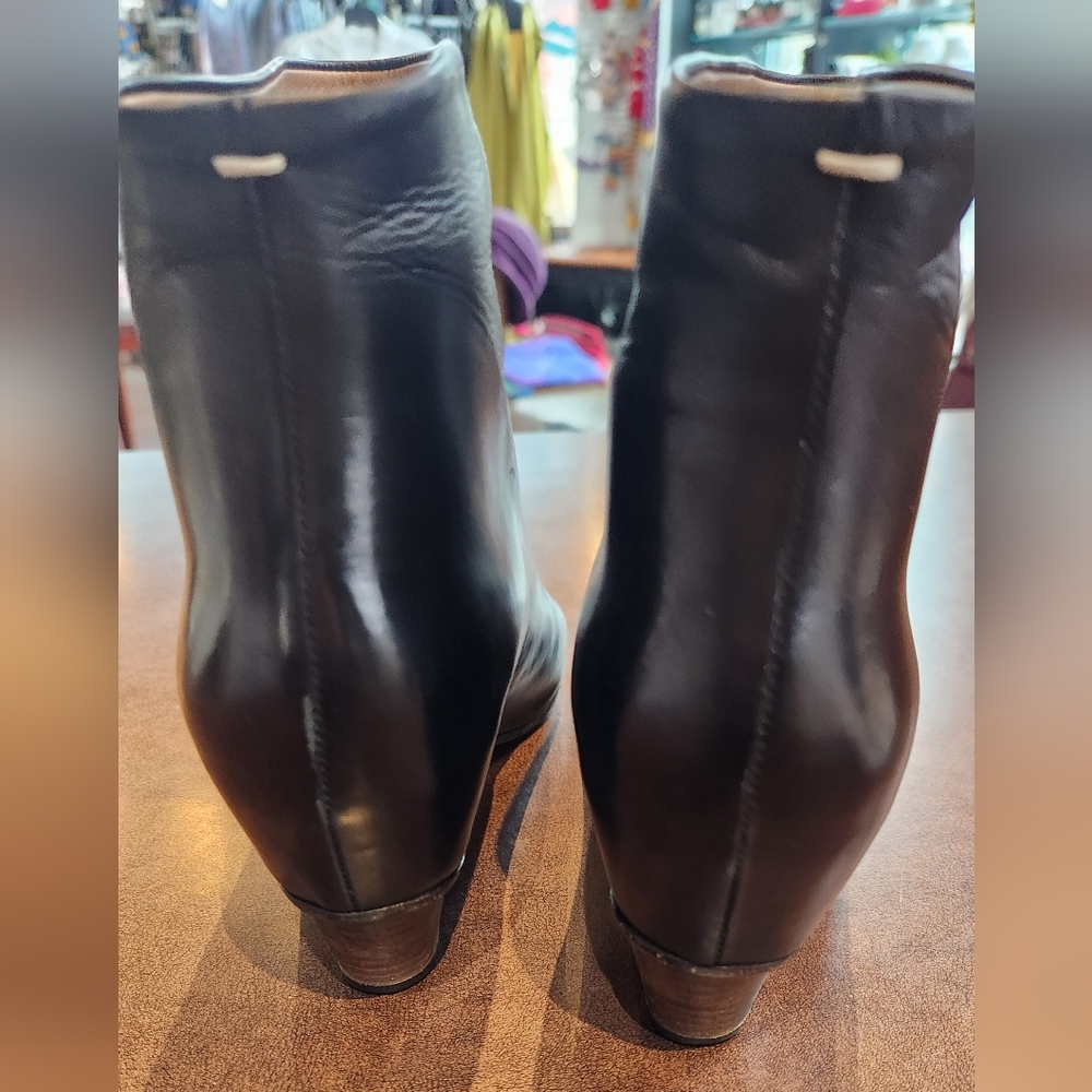 Vero Cuoio Peep Toe Ankle Bootie - Picture 6 of 10